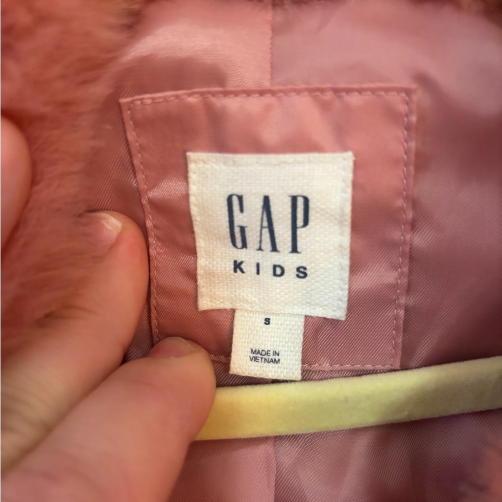 GAP Kids Soft Pink Faux Fur Coat size small - Picture 4 of 7